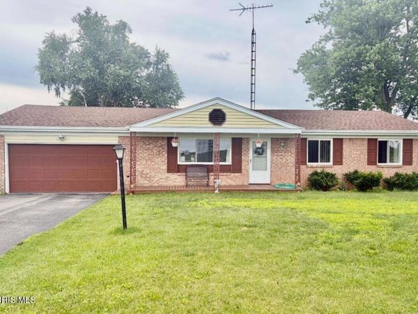 2897 County Road H , Swanton, OH 43558