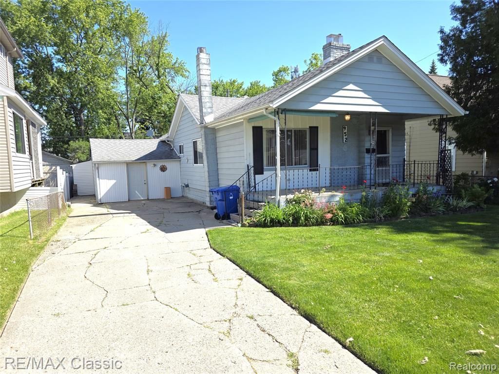 952 Lakeview Street, Waterford Township, MI 48328 Main Photo