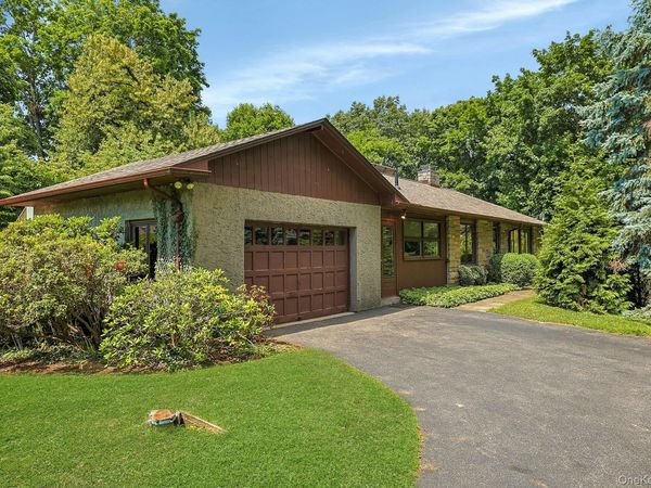 15 Grandview Lane , Thornwood, NY 10594