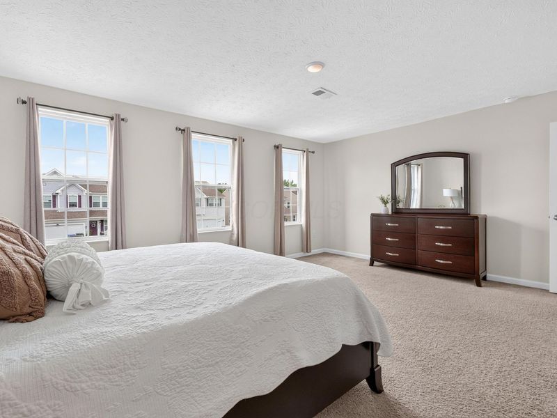 1549 Lewes Castle Drive, Grove City, OH 43123 Photo 18