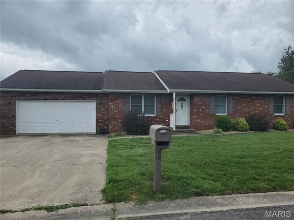 942 Lakeview Drive, Breese, IL 62230