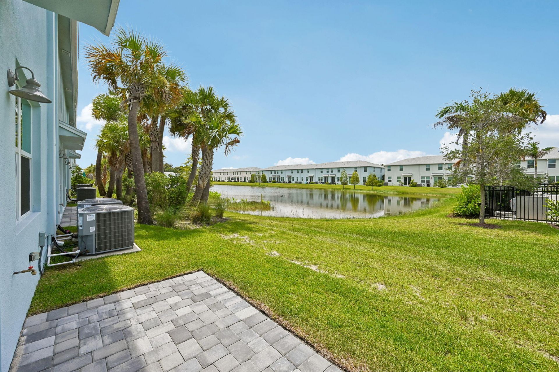 655 Salisbury Circle, Fort Pierce, FL 34982 Photo