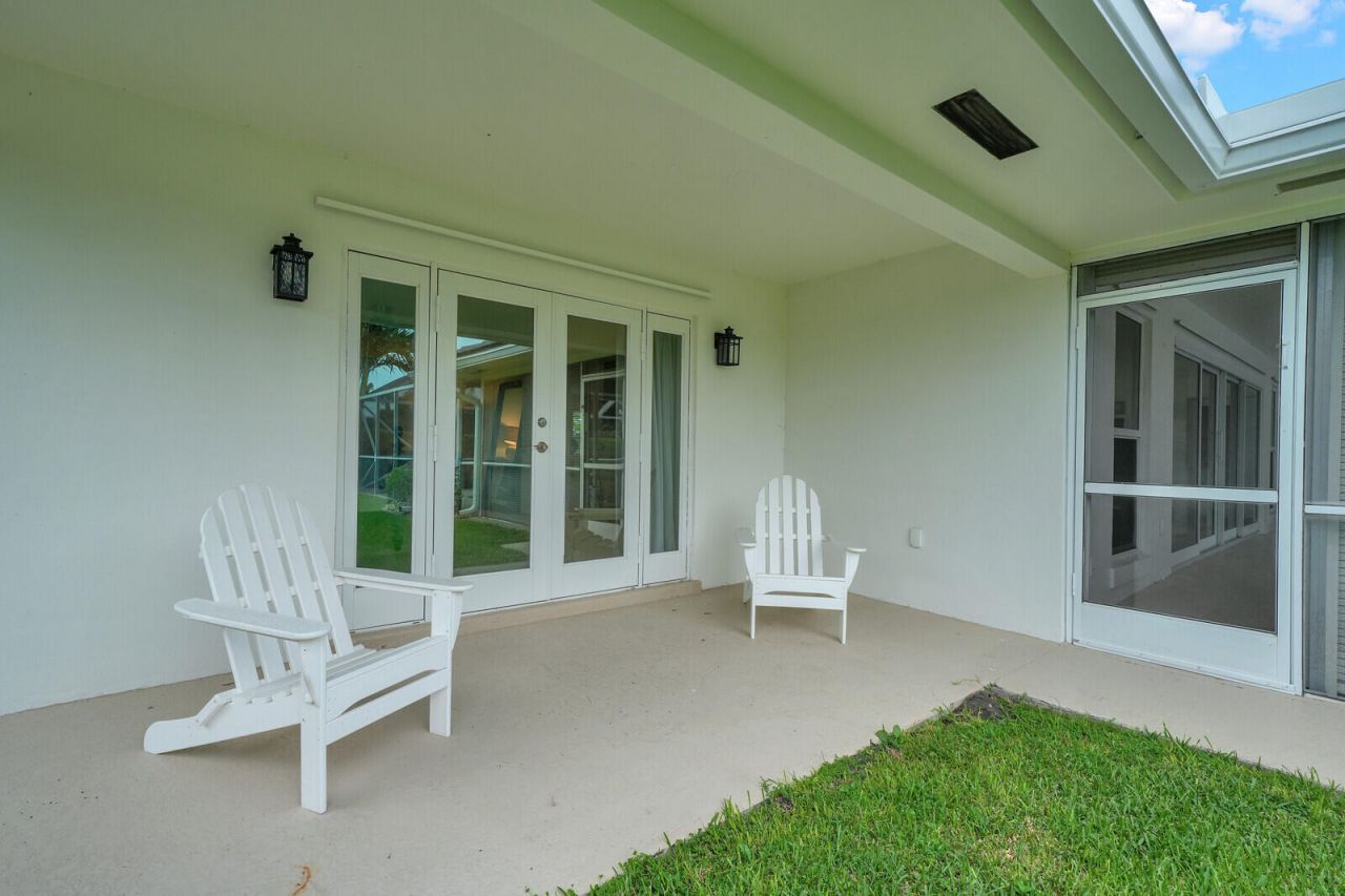 341 Glenbrook Drive, Atlantis, FL 33462 Photo