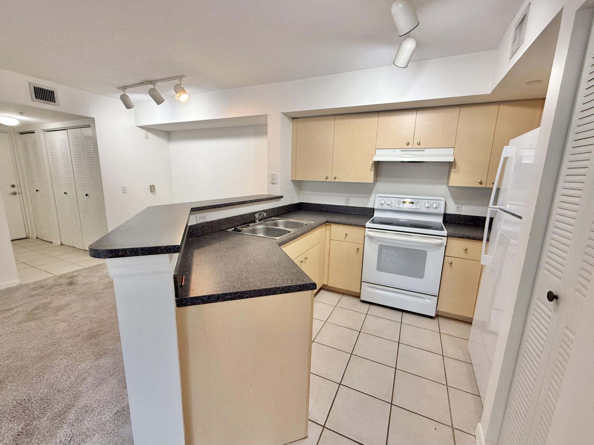 4200 San Marino Boulevard, Unit 107, West Palm Beach, FL 33409 Photo