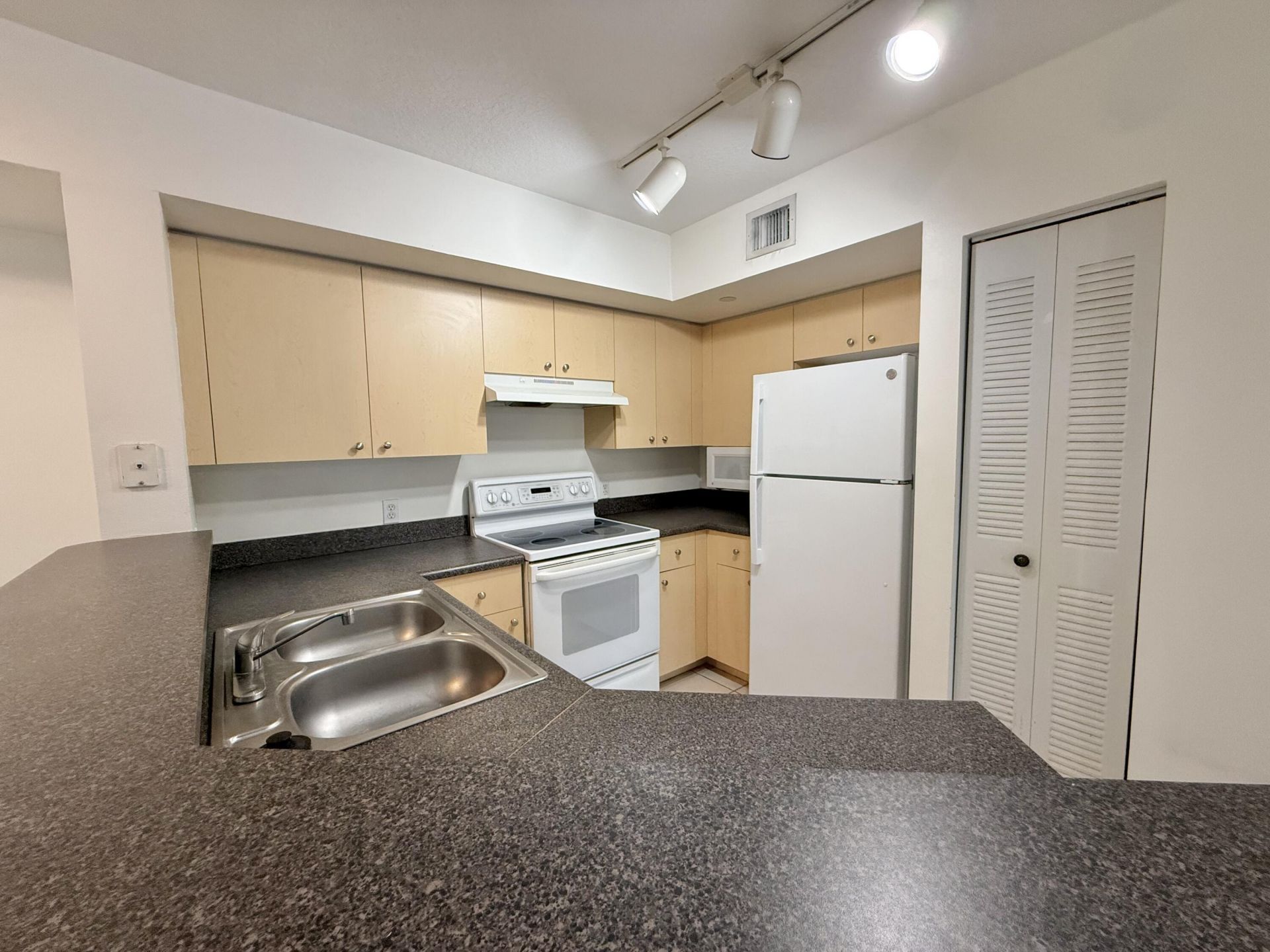 4200 San Marino Boulevard, Unit 107, West Palm Beach, FL 33409 Photo