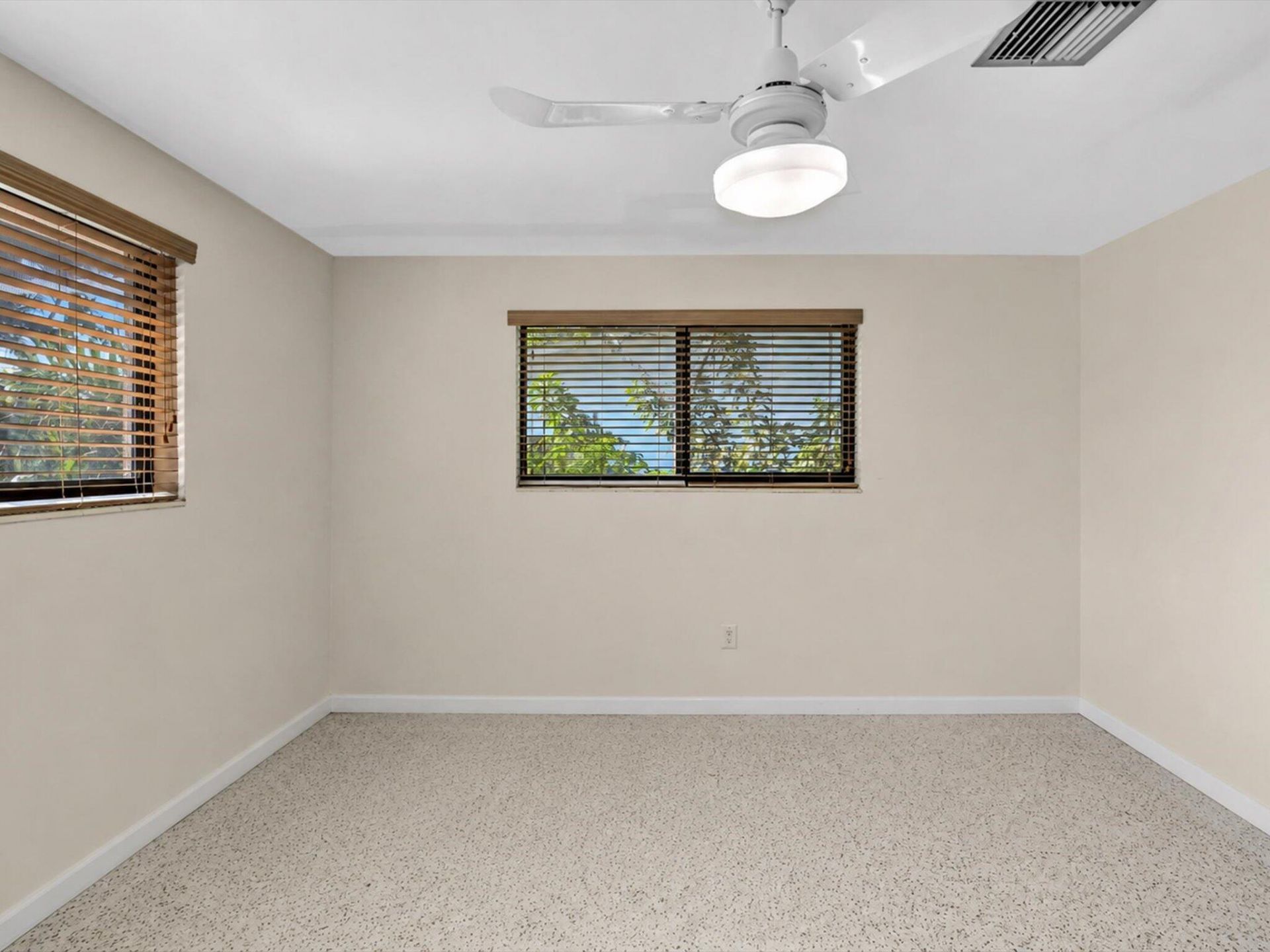 19321 NE 18th Place, Miami, FL 33179 Photo