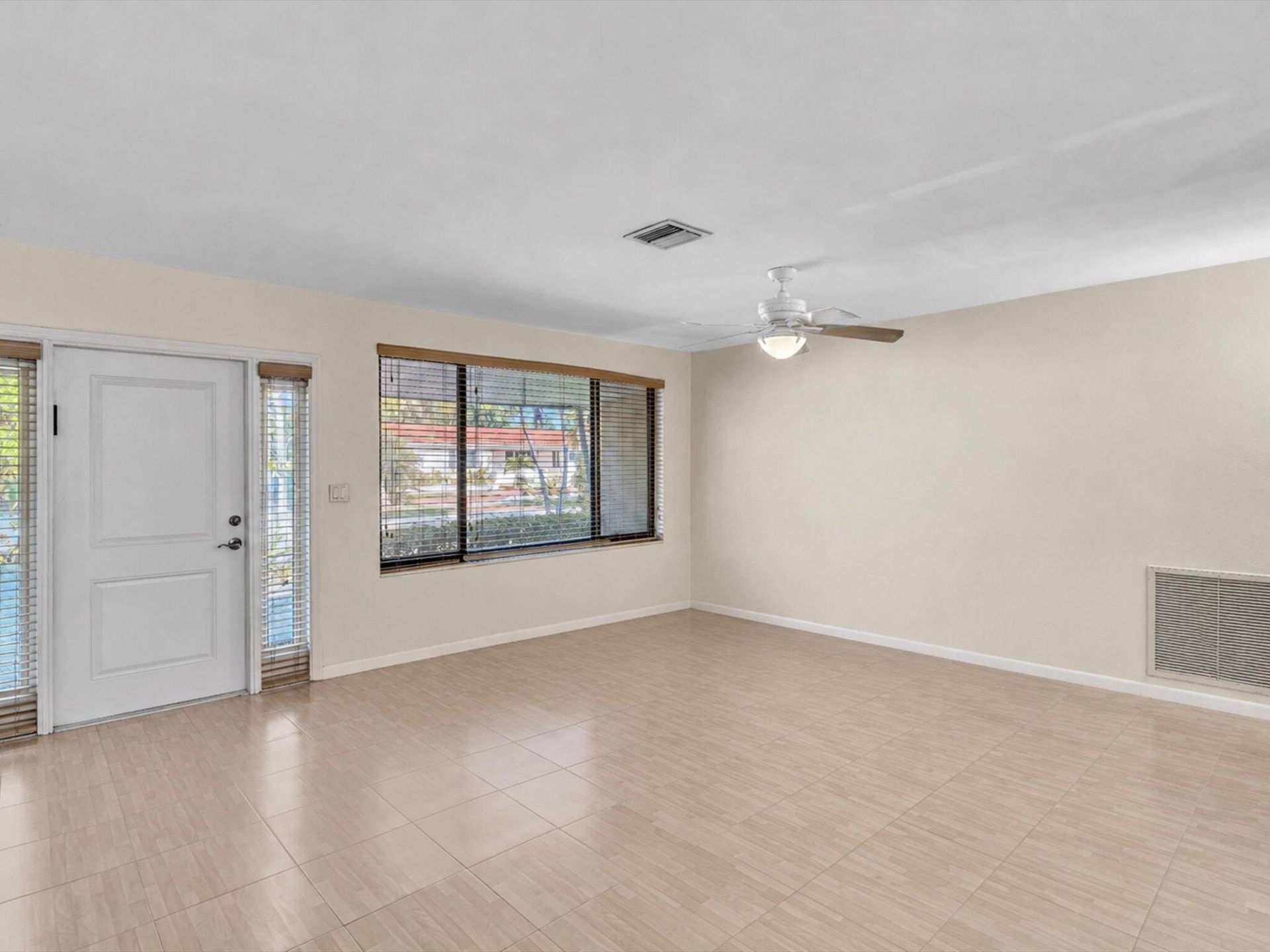 19321 NE 18th Place, Miami, FL 33179 Photo