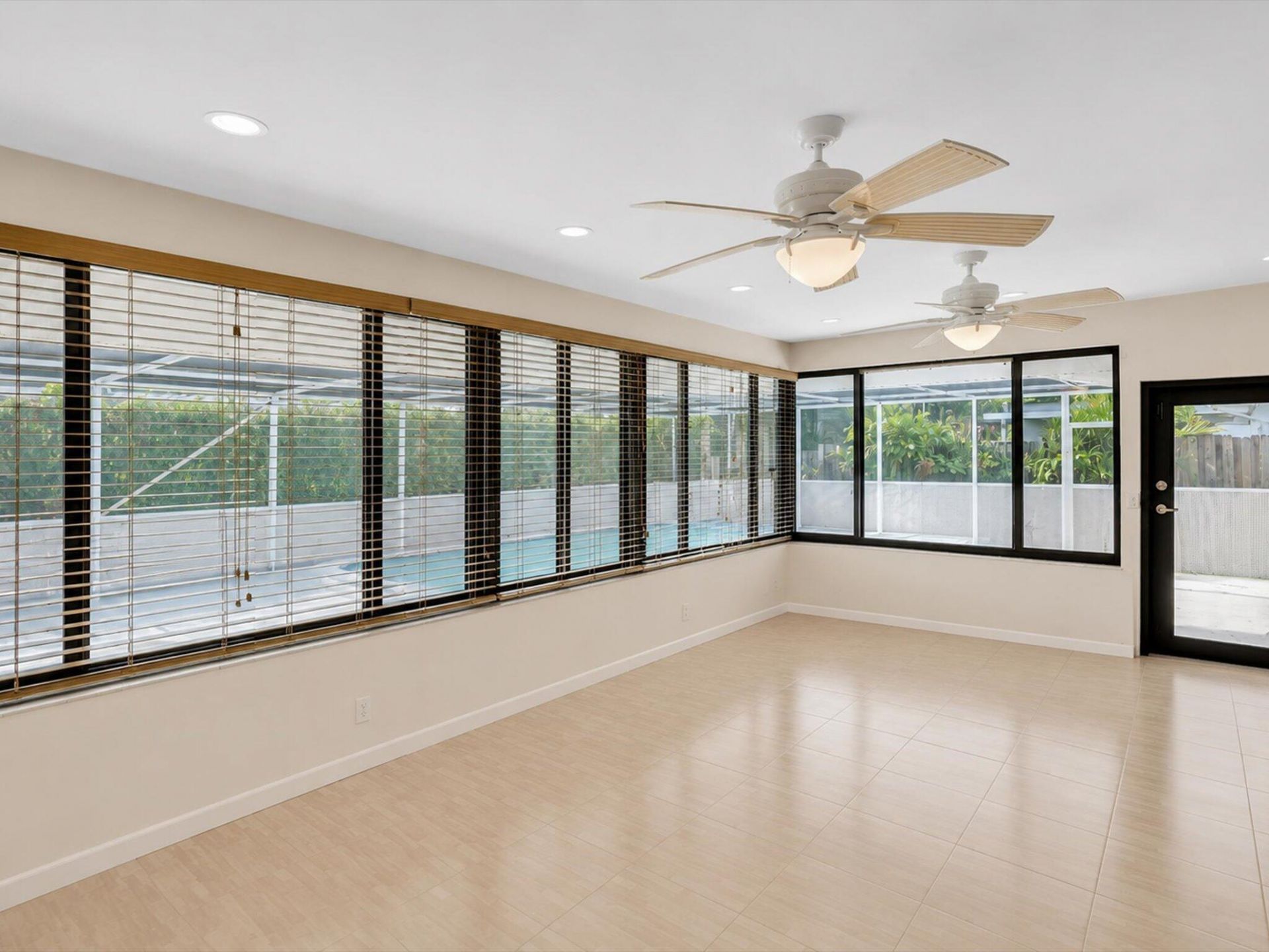 19321 NE 18th Place, Miami, FL 33179 Photo