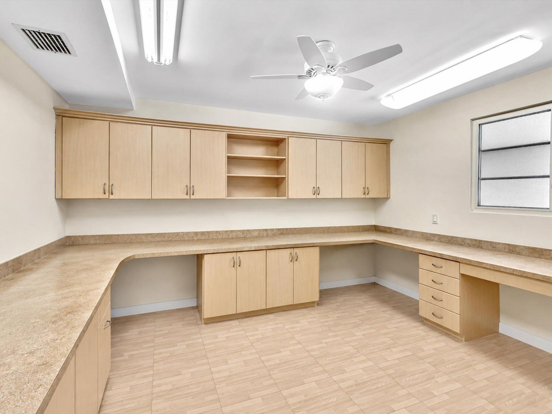 19321 NE 18th Place, Miami, FL 33179 Photo