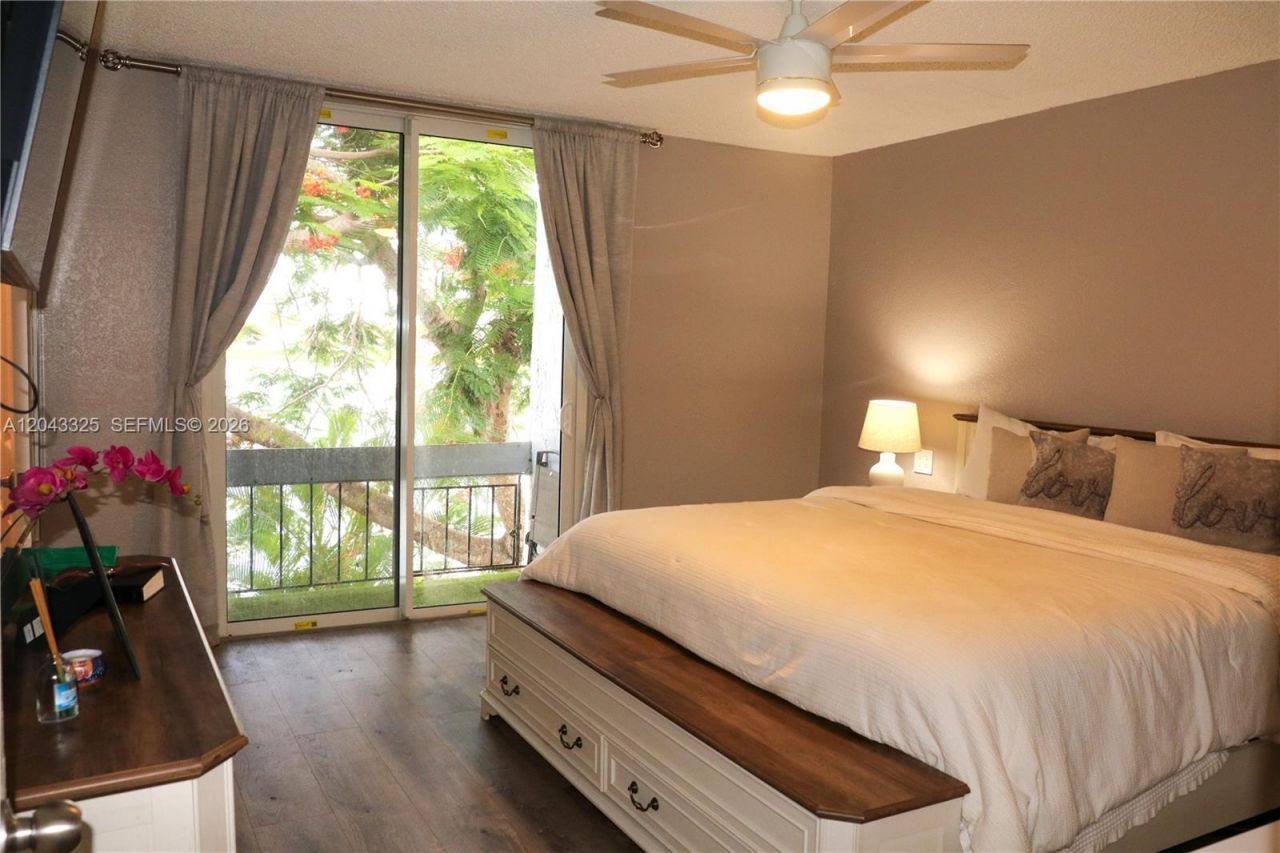 400 NW 107th Ave , Unit 10C, Miami, FL 33172 Photo