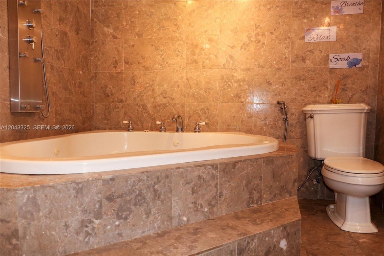 400 NW 107th Ave , Unit 10C, Miami, FL 33172 Photo