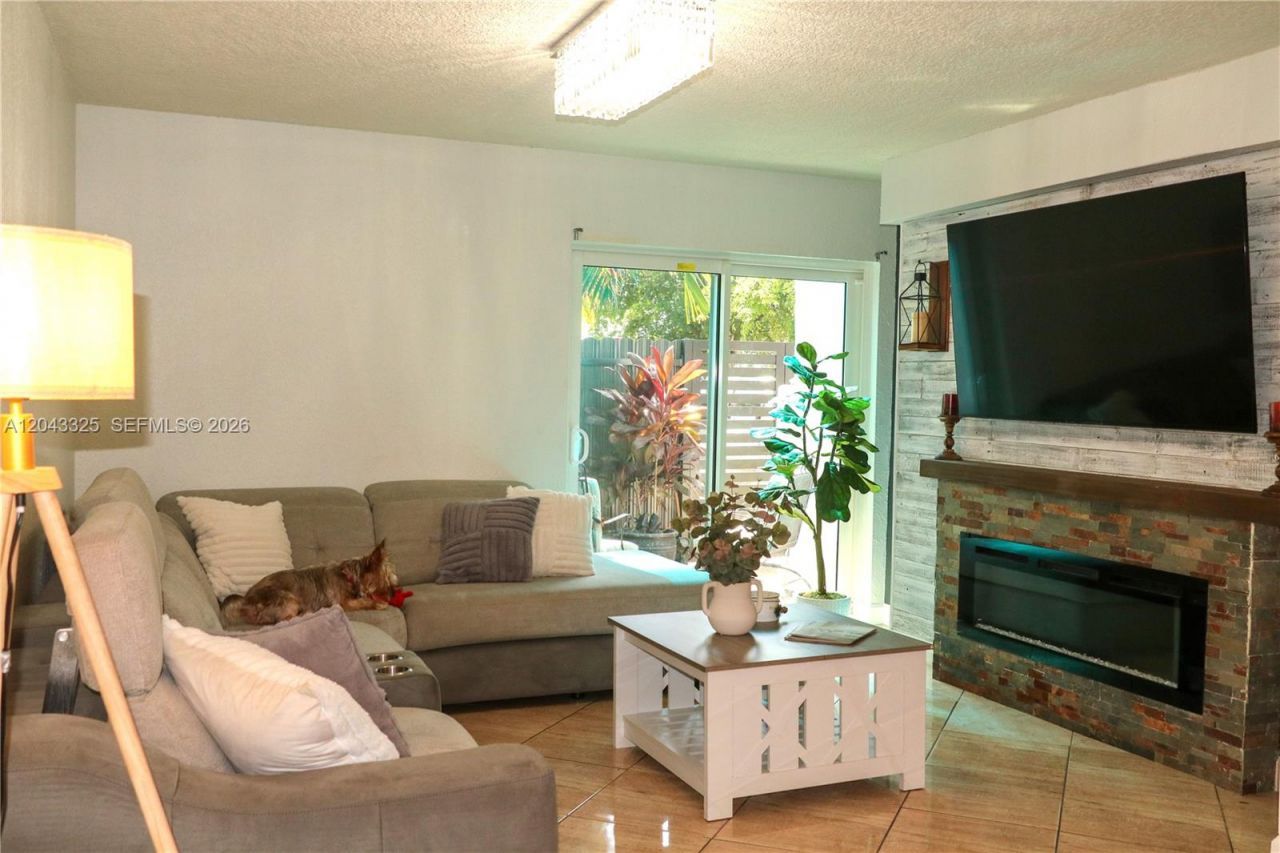 400 NW 107th Ave , Unit 10C, Miami, FL 33172 Photo