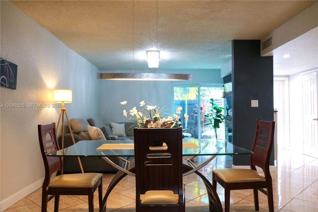 400 NW 107th Ave , Unit 10C, Miami, FL 33172 Photo