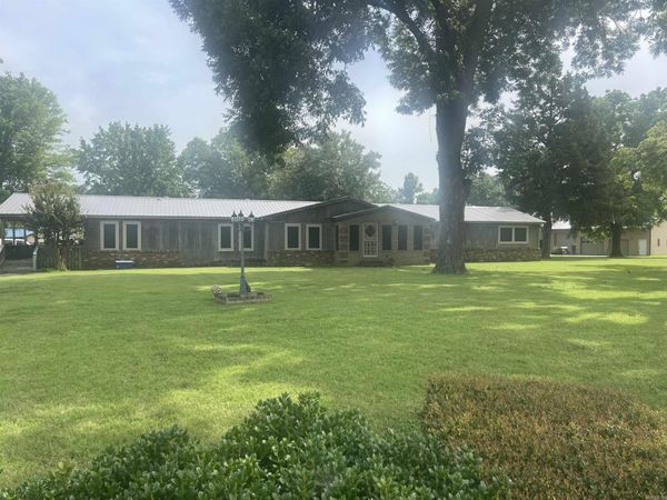 218 N 1st St, Madison, AR 72359