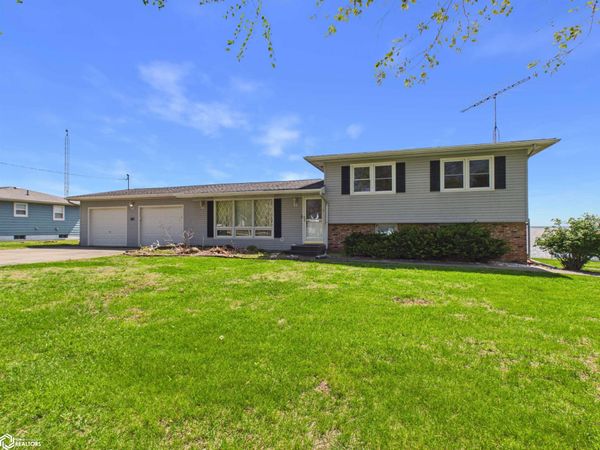 2746 255Th Avenue, Montrose, IA 52639
