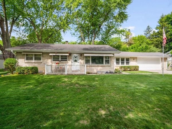 3303 N Knoll BOULEVARD, Wauwatosa, WI 53222