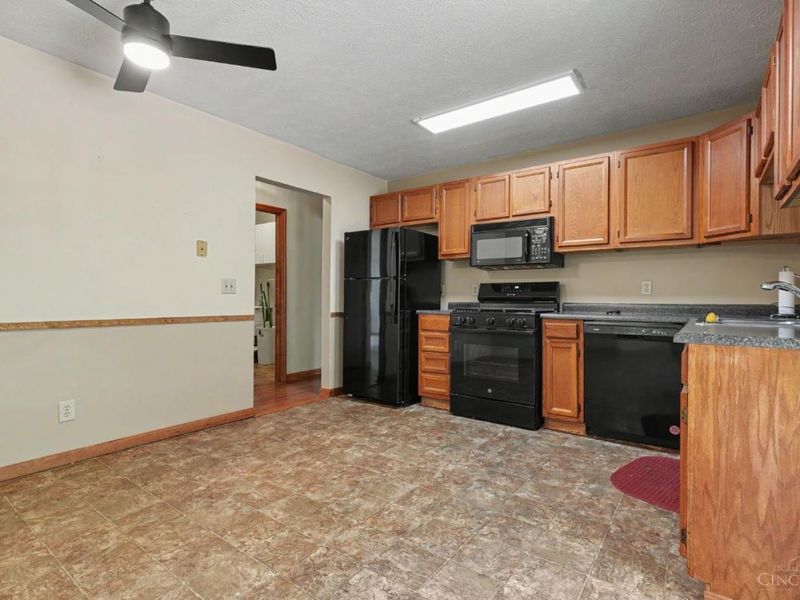 8684 Beckys Ridge Drive, Colerain Township, OH 45251 Photo 23