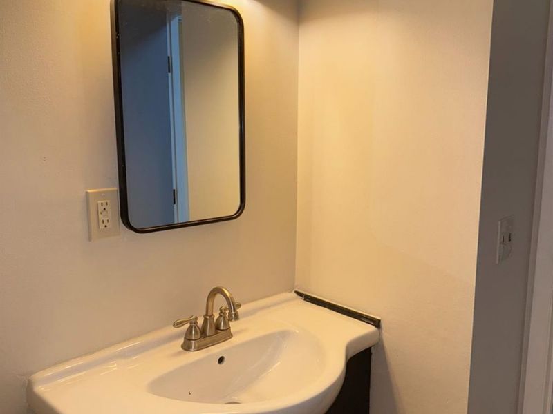 4901 Chalet Drive, Unit 303, Cincinnati, OH 45217 Photo 18