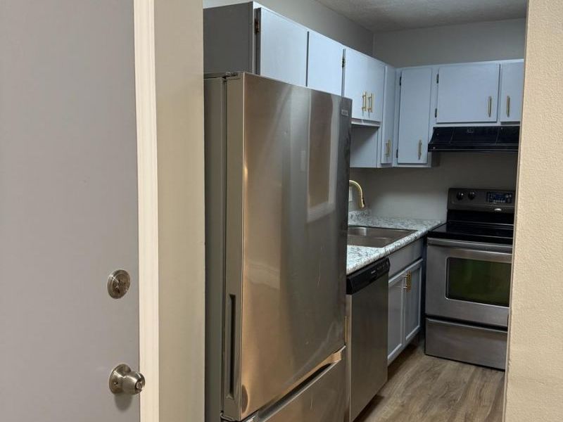 4901 Chalet Drive, Unit 303, Cincinnati, OH 45217 Photo 5