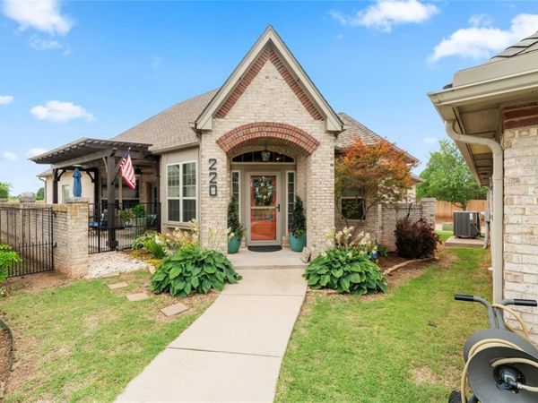 220 Boulevard Du Lac, Norman, OK 73071