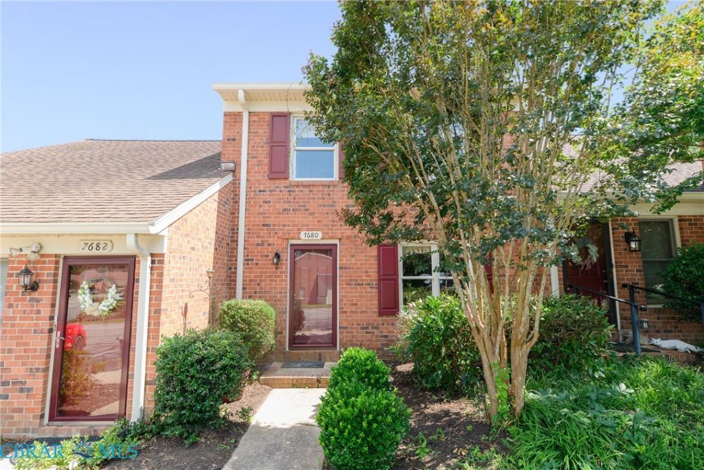 7680 The Points Place, Unit 302, Gloucester Point, VA 23062 Main Photo