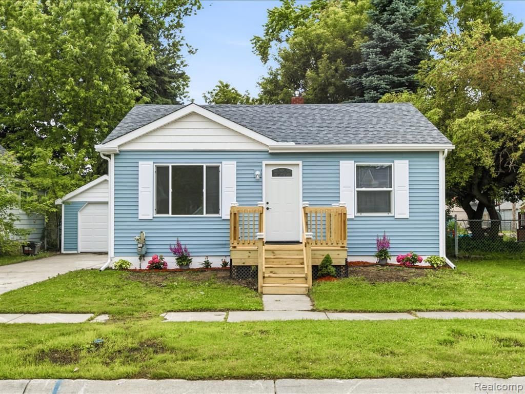 1320 White Street, Port Huron, MI 48060 Main Photo