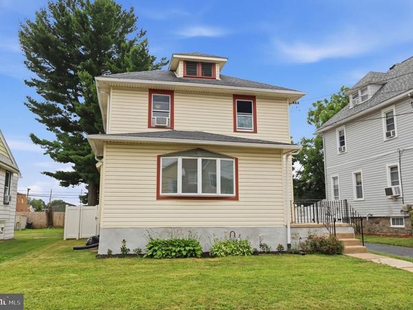121 N SCOTT AVENUE, GLENOLDEN, PA 19036