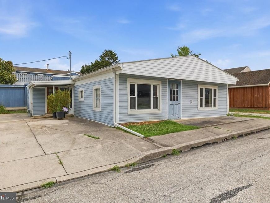374 Maple Avenue, Hanover, PA 17331 Main Photo