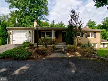 900 WALKER ROAD, GREAT FALLS, VA 22066
