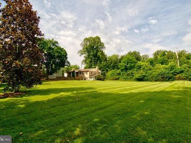 900 WALKER ROAD, GREAT FALLS, VA 22066