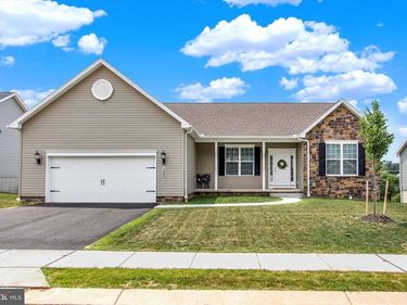 180 PATTERSON DRIVE, STEWARTSTOWN, PA 17363