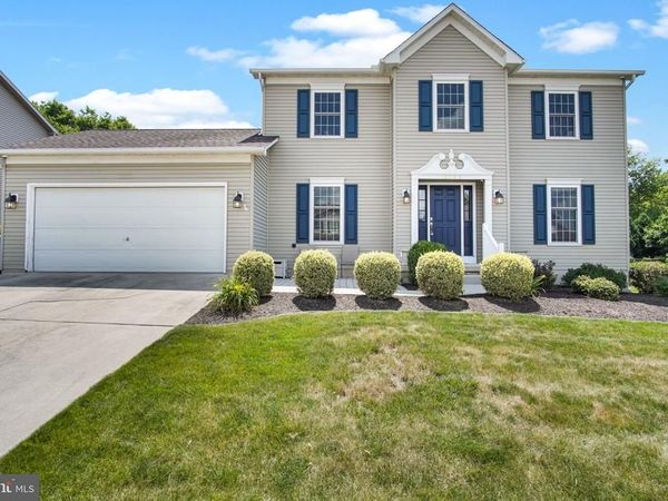 2140 CANTERBURY DR., MECHANICSBURG, PA 17055