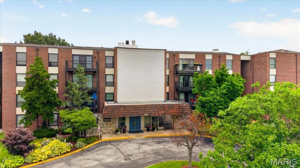 564 Sarah Lane, Unit 104, Saint Louis, MO 63141 Main Photo