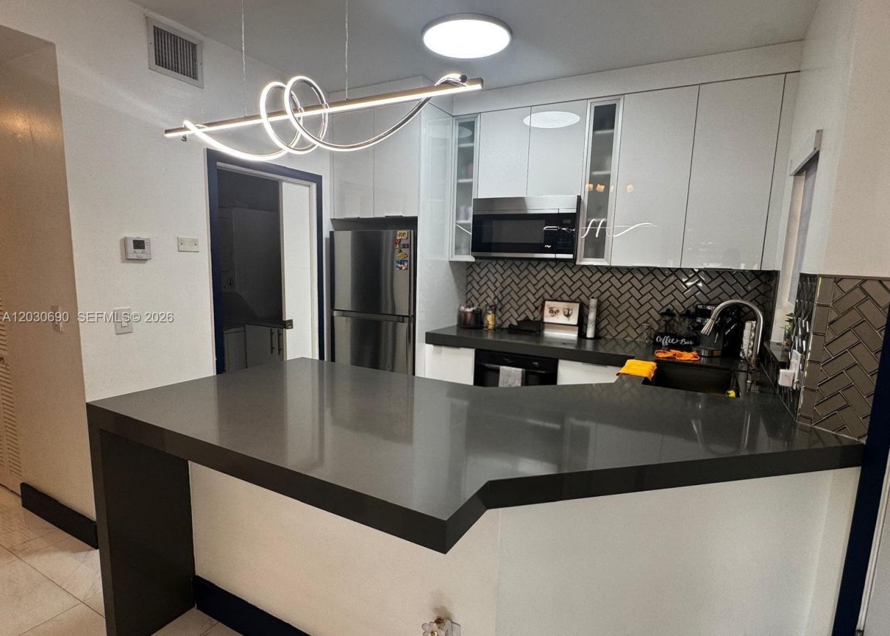 18306 NW 68th Ave , Unit A, Hialeah, FL 33015 Photo