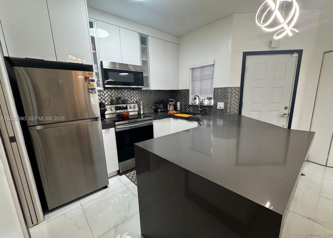 18306 NW 68th Ave , Unit A, Hialeah, FL 33015 Photo