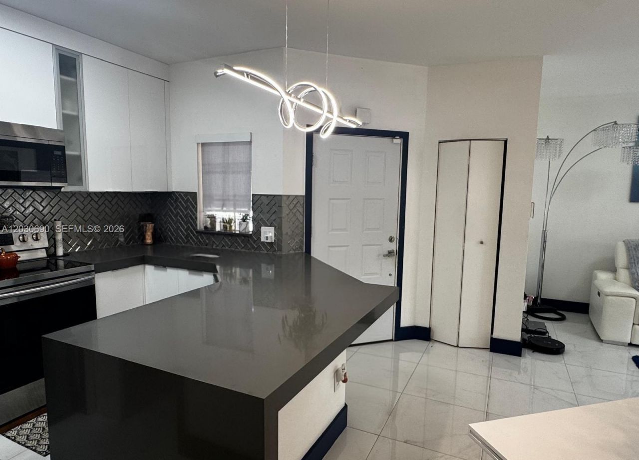 18306 NW 68th Ave , Unit A, Hialeah, FL 33015 Photo