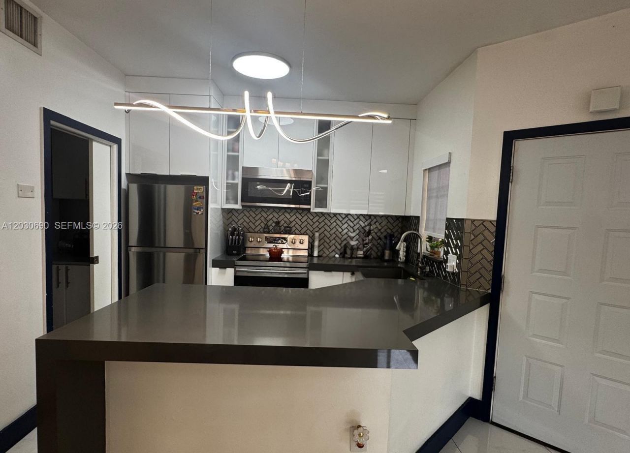 18306 NW 68th Ave , Unit A, Hialeah, FL 33015 Photo