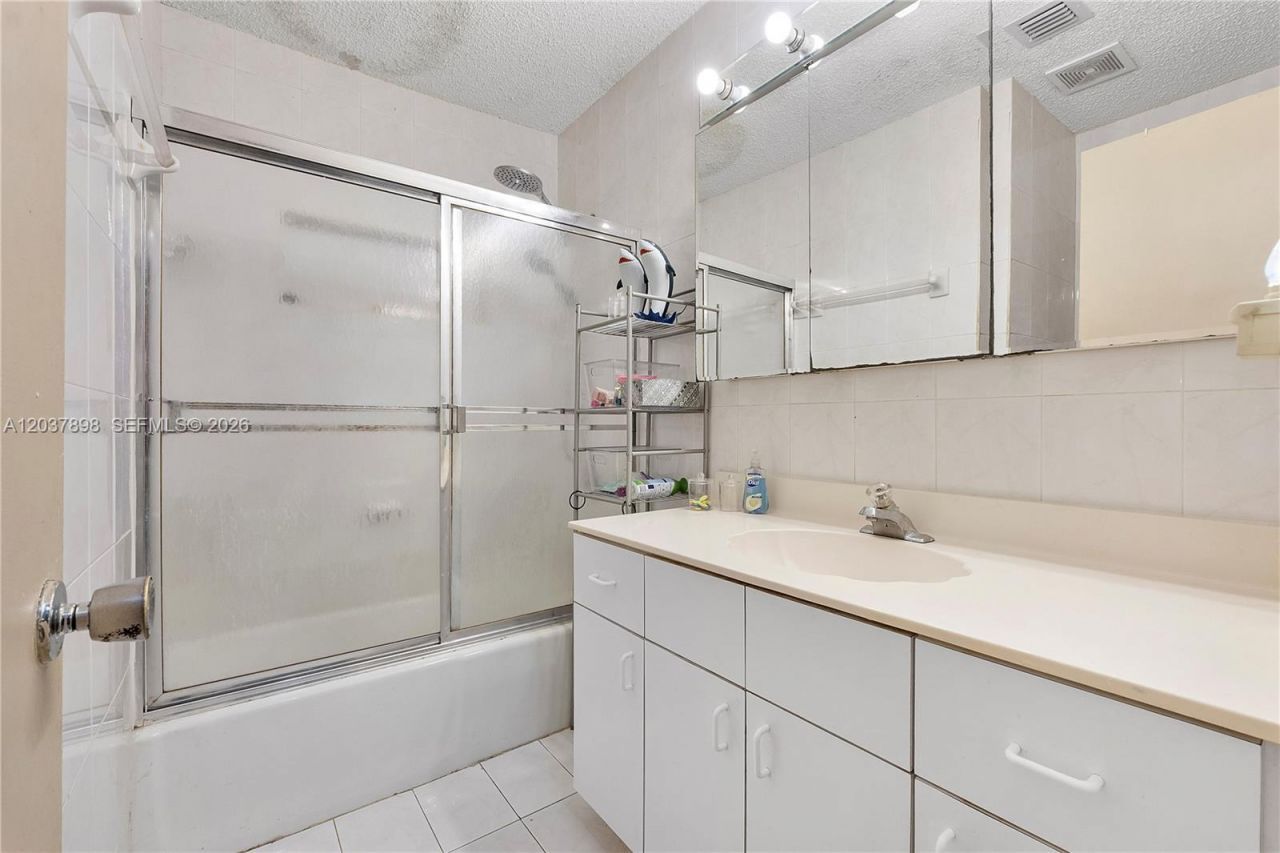 7560 Granada Blvd, Miramar, FL 33023 Photo