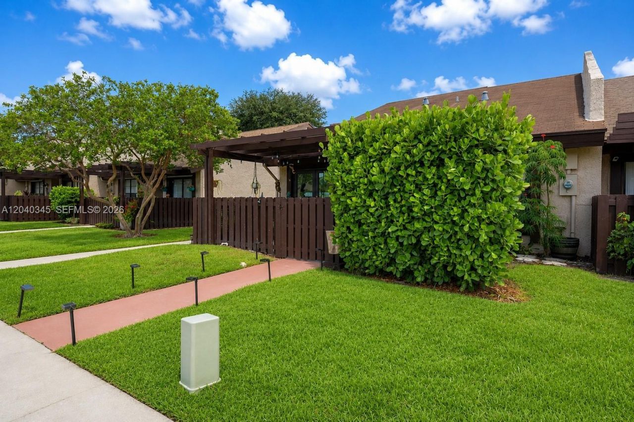 8356 NW 37th Pl , Unit E-9, Sunrise, FL 33351 Photo