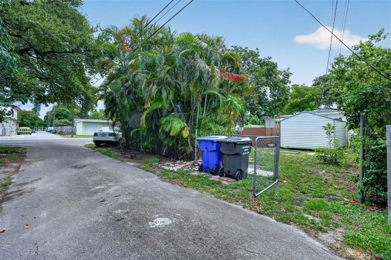 2446 Mckinley St , Hollywood, FL 33020 Photo