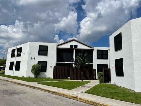 215 Lake Pointe Dr , Unit 109, Oakland Park, FL 33309