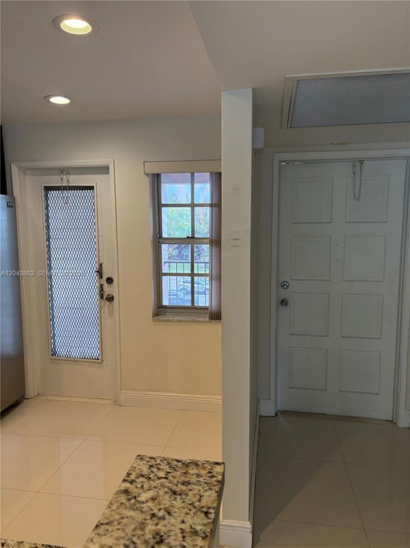 3200 N Palm Aire Dr , Unit 305, Pompano Beach, FL 33069 Photo