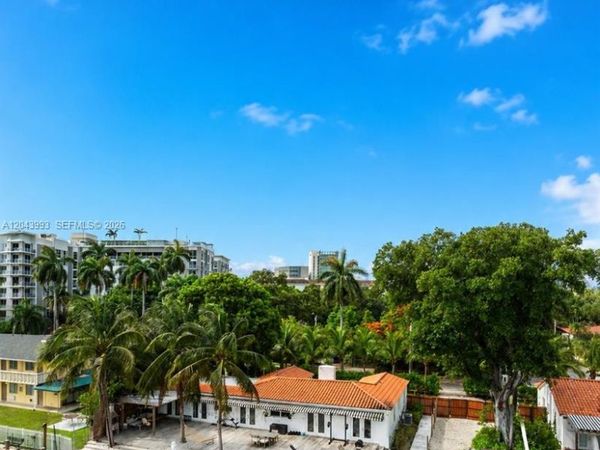 1110 NW North River Dr, Miami, FL 33136