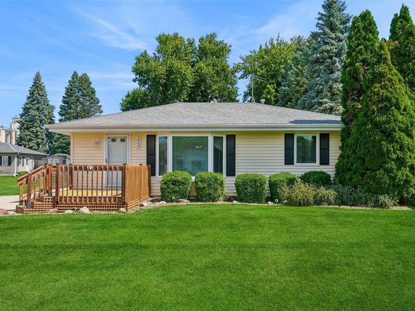 808 E Detroit Avenue , Indianola, IA 50125