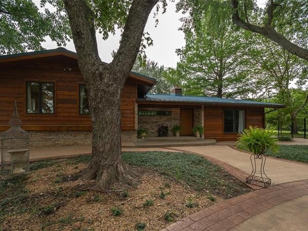 364 E 1600 Road, Baldwin City, KS 66006