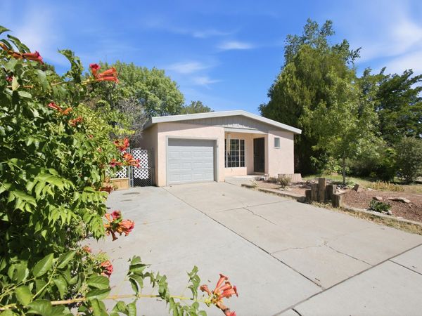 251 Luna Avenue NE, Los Lunas, NM 87031