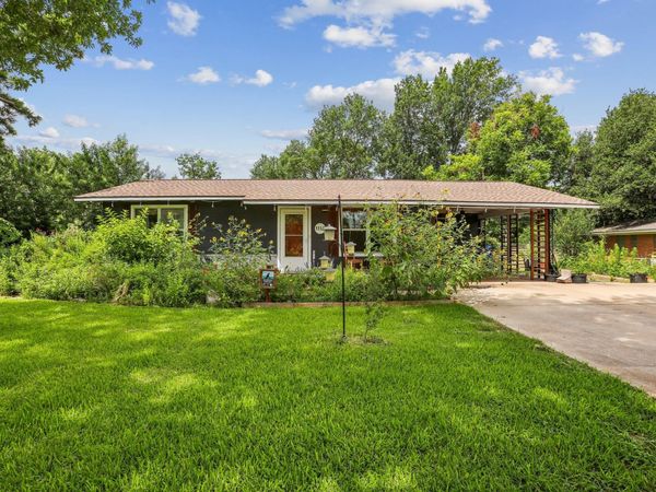 1114 W W 2nd ST, Elgin, TX 78621