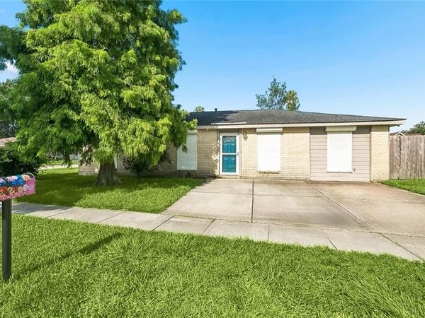 2524 CORA ANN Street, Violet, LA 70092