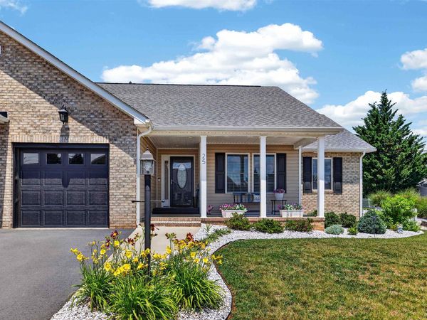 25 MERIWETHER CIR, STUARTS DRAFT, VA 24477
