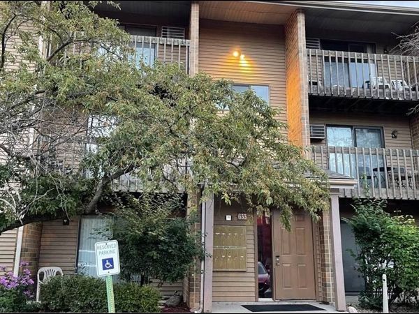 633 Virginia Road, Unit 214, Crystal Lake, IL 60014